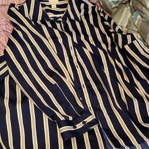 Long sleeve blouse blue with stripes and a shade of pink in the stripes